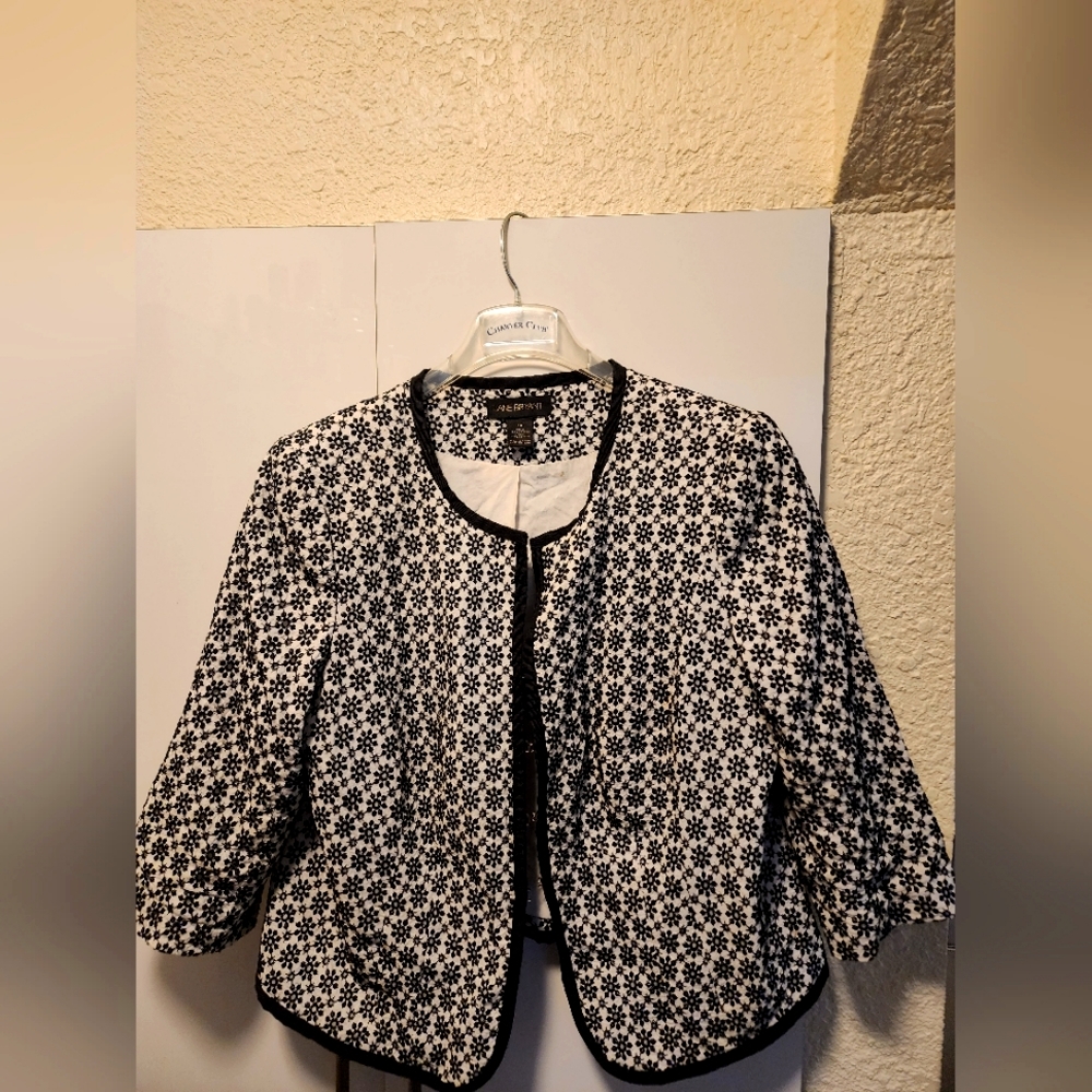 Bolaro jacket eyelet. Size 18